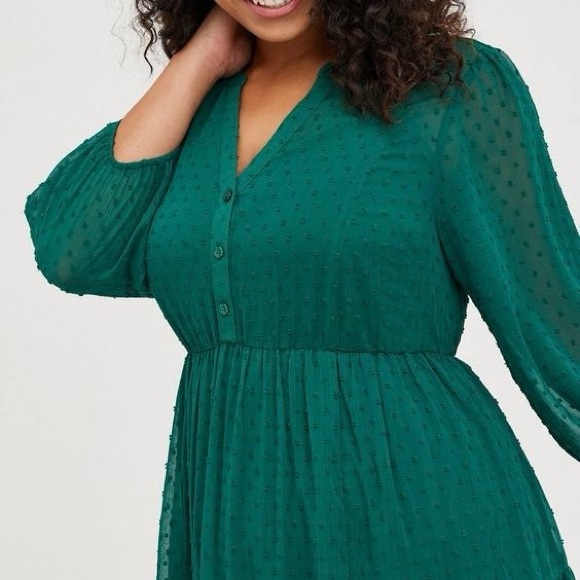 Torrid Maxi Chiffon Clip Dot Pleated Dress - Emerald Green - Size 0 (L) - Picture 3 of 10